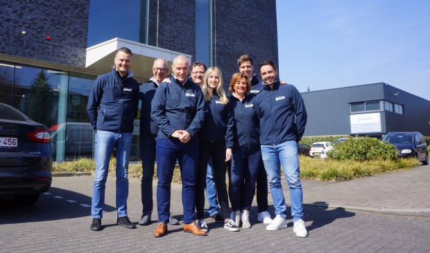 Team Verano: v.l.n.r.: Patrick Gofers, Erik Kroon, Marco van Heeswijk, Erwin Kuis, Linda Simons, Jacqueline Toebes, Christiaan van den Broek, Harrie van Zutphen. | Fotonummer: d4954b