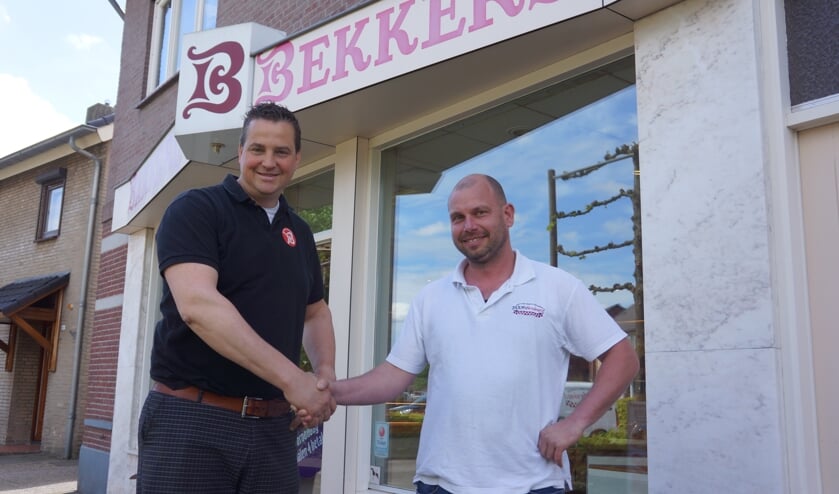 Alexander (l) en Bennie voor het historische filiaal. | Fotonummer: df9430