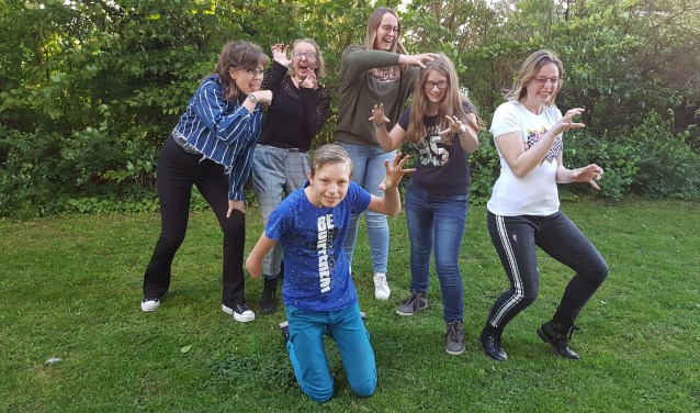 De jongerengroep van 't Roois theater | Fotonummer: 513bdc