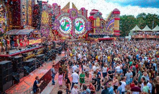 Topdrukte bij het hoofdpodium. | Fotonummer: 5b4400