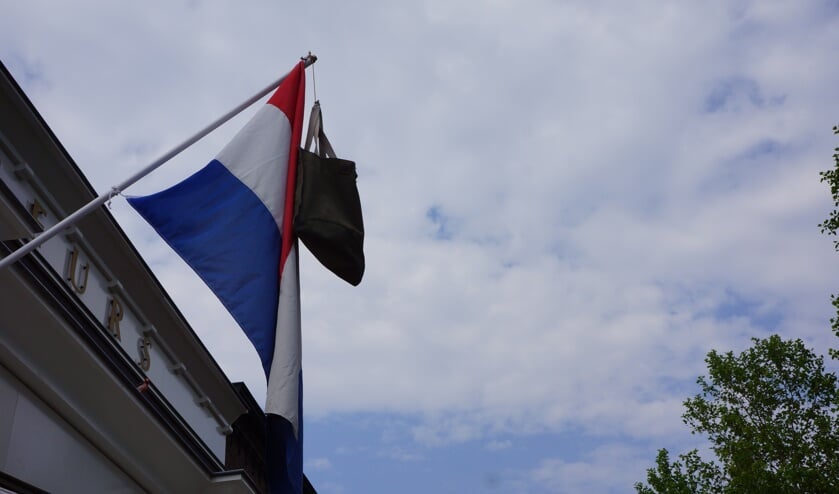 Op meerdere plekken in Rooi hangt de vlag uit. | Fotonummer: dd70cc
