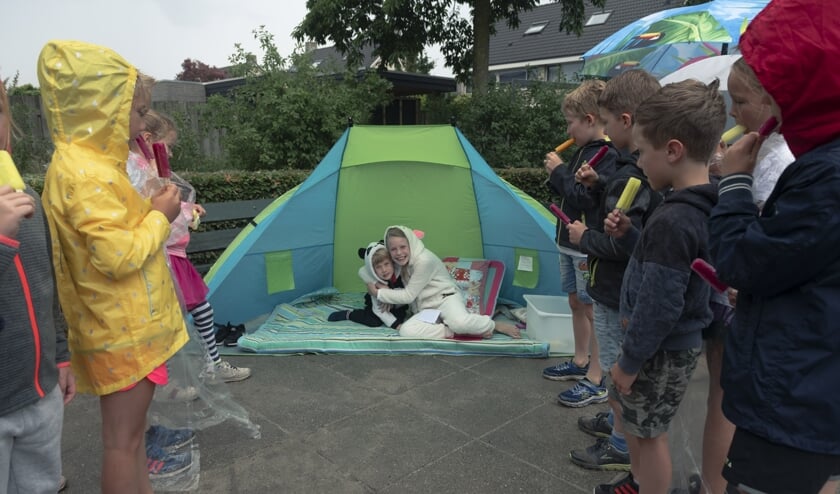 Een welverdiend ijsje bij één van de posten. | Fotonummer: 44129e