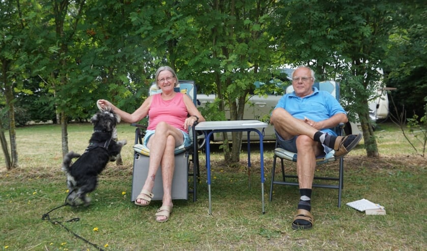 Hilde en Ruud Huisman met hondje Jack. | Fotonummer: 11d4ef