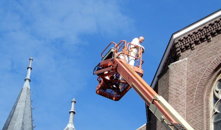 Een hoge klus onder een strakblauwe hemel. | Fotonummer: ef77fc