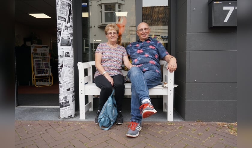 Samen op het çhat'benkske. | Fotonummer: f74575