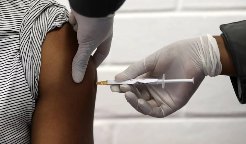 South Africa will vaccinate medical personnel with J&J vaccine