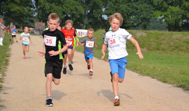 Jeugd in actie bij de eerste Olympia Trail.