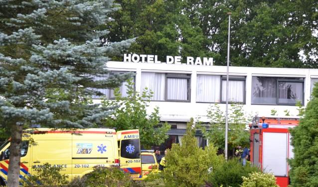 Bij Hotel de Ram aan de Steenbergseweg in Halsteren werd een cv-monteur vrijdagochtend getroffen door een ongeval.