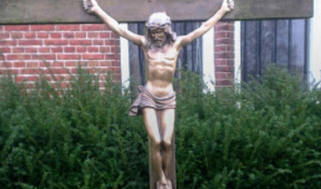 Dit kruisbeeld werd ontvreemd van de begraafplaats achter de kerk in Hoogerheide.