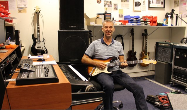 Ben van Hoof in zijn studio, Muziekstudio Nose.