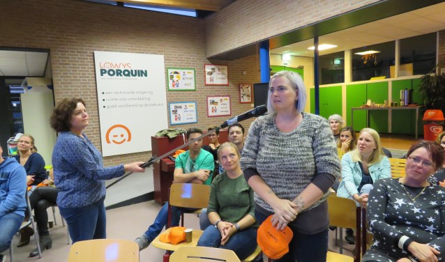 Ouders en teams van plaatselijke Lowys Porquin basisscholen in discussie over mogelijke wijziging van schooltijden.