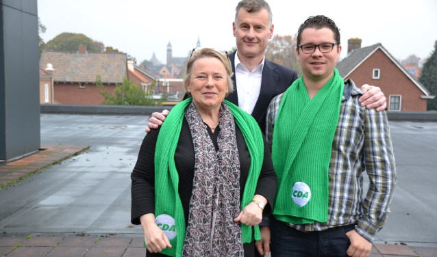 Links wethouder Annette Stinenbosch, hier met partijgenoten van CDA.