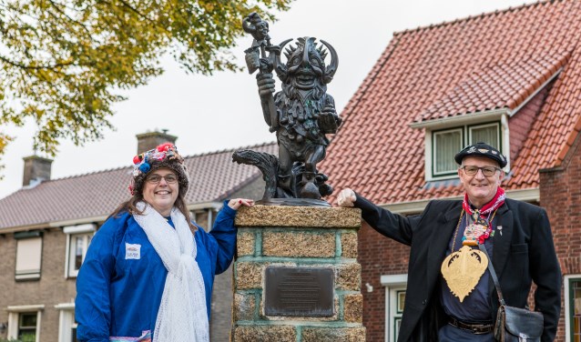 John Meerman en Miranda Lockefeer bij de Spinool van de Alterse Carnaval waar zij zich als 'sgooiers' voor inzetten.