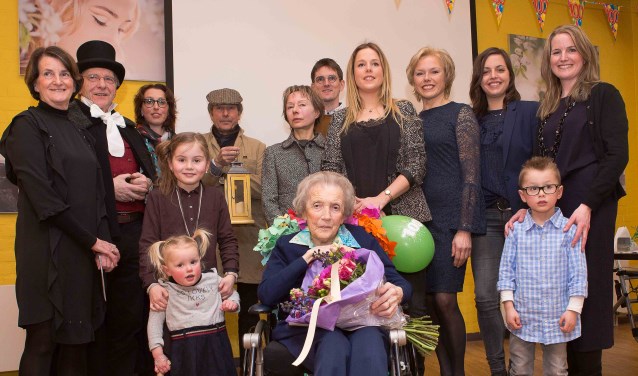 De hele familie was er om Lies te feliciteren.