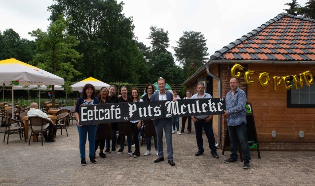 Officiële opening van Eetcafé Puts Meuleke met wethouder Hans de Waal.