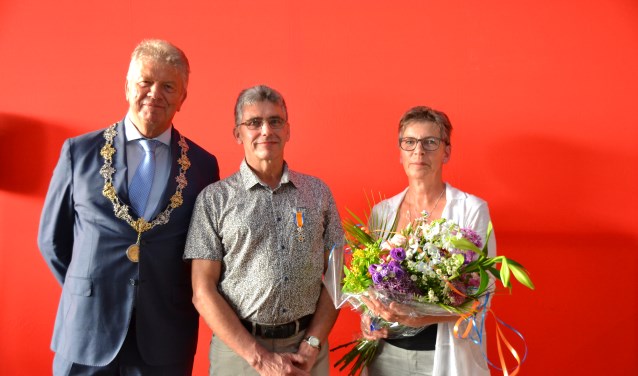 Bij zijn afscheid van de vrijwillige Brandweer Halsteren is René van Broekhoven koninklijk onderscheiden.