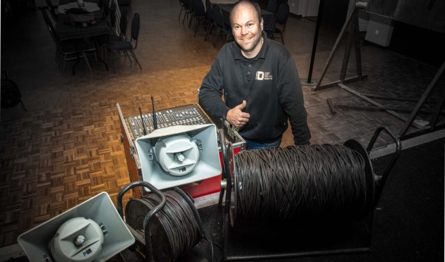 Drie kilomter kabel, 50 hoornluidsprekers, Dave zorgt ervoor!