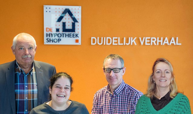 Matty Duijvelaar, Babiche van Nunen, Jack Groffen en Sandra van Uum staan voor u klaar.