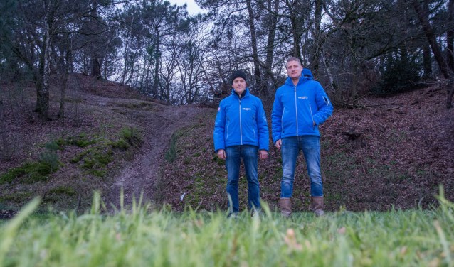 Jan Maas en Jan van Gastel bij de Nootjesberg, onderdeel van hun 'droomparcours'