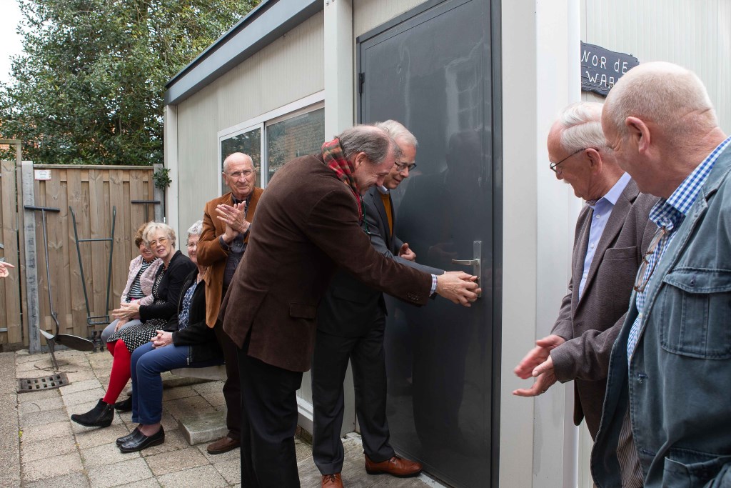 Jan Melsen en wethouder Henk Kielman openden gezamenlijk de tentoonstelling. Gezamenlijk om Nederland en België te verbinden.