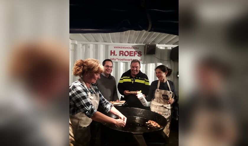 Bij de Roparun doorkomst in Hoogerheide krijgt iedereen een ontbijtje.