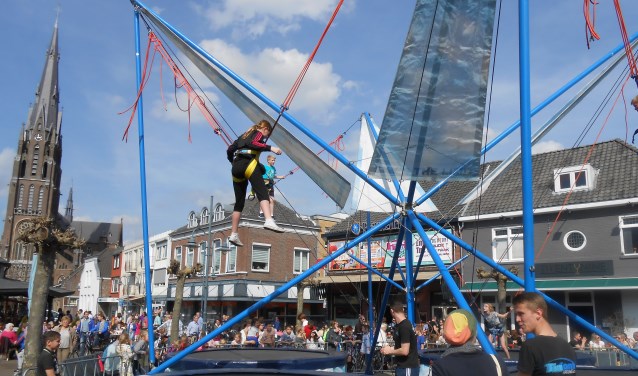 Bungeejumpen op de markt.