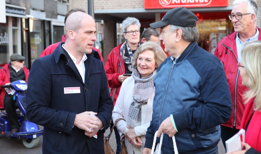 Diederik Samsom op bezoek in het Veghelse centrum (foto's Peter Kuijpers).