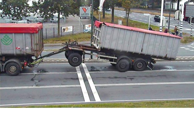 vrachtwagen in problemen in veghel