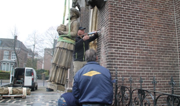 Aäron werd als eerste teruggeplaatst op zijn vertrouwde stek (Foto's: Ties van Dooren).