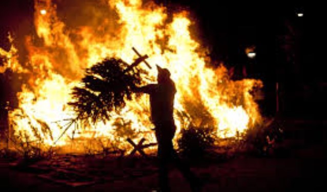 Kerstboomverbranding.