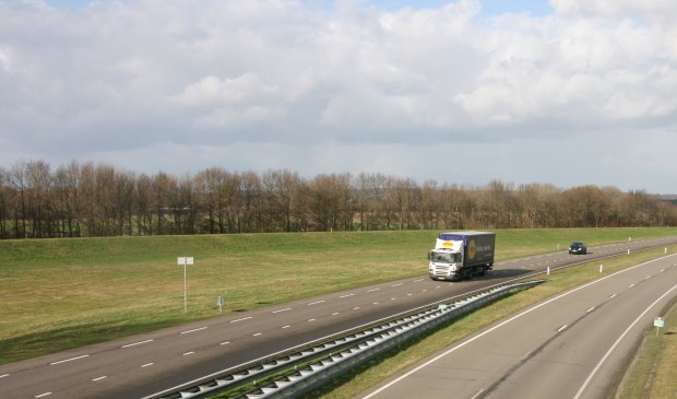 De N271 bij Gennep en Heijen is onder handen genomen. (foto: De Maas Driehoek)