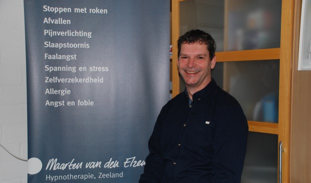 Maarten van den Elzen in zijn praktijk in Zeeland.