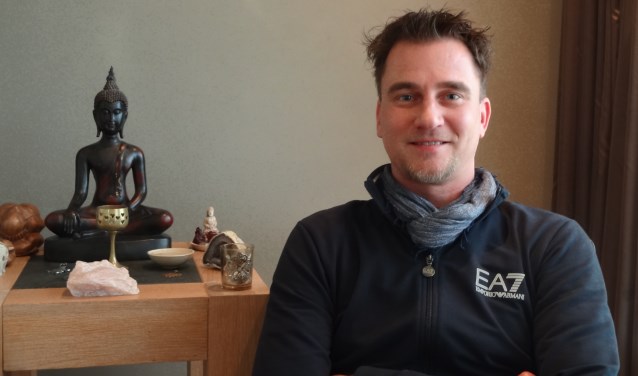 Jeroen van den Broek vindt zijn heil bij natuurlijke geneeswijzen en gezonde voeding (foto: Ankh van Burk).