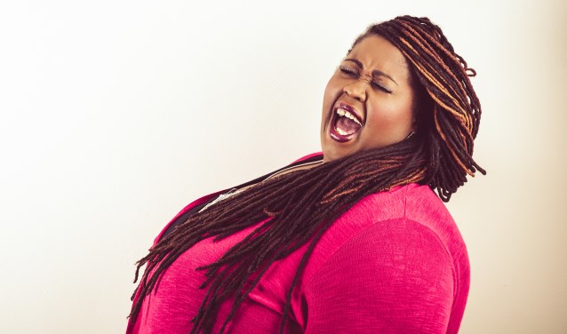 Shirma Rouse heeft een waanzinnig stemgeluid.
