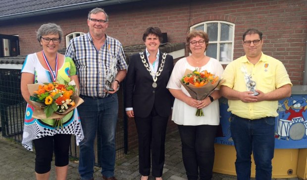 Beide heren met partner (Foto: Facebook Ina Adema).