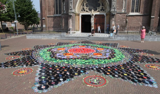 Fabriek Magnifique met mooie kunstwerken (Foto's Peter Kuijpers)