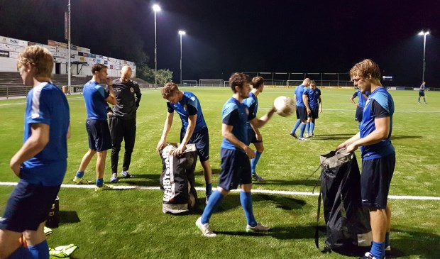 De donderdagtraining zit erop. De Veghelaren zijn klaar voor Groene Ster (Foto: Peter Kuijpers)