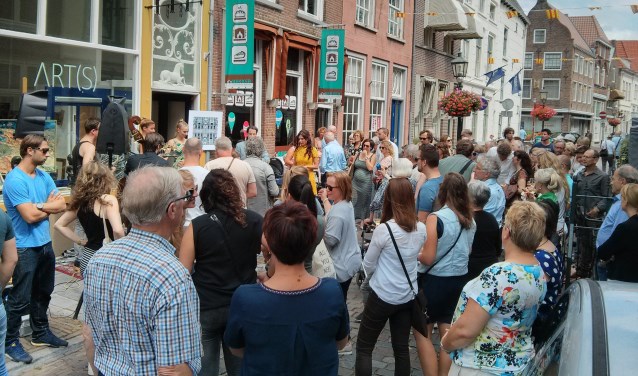 Pop-up shop event, met onder andere opening van Galerie ART(S), heeft centrum Grave een boost gegeven.