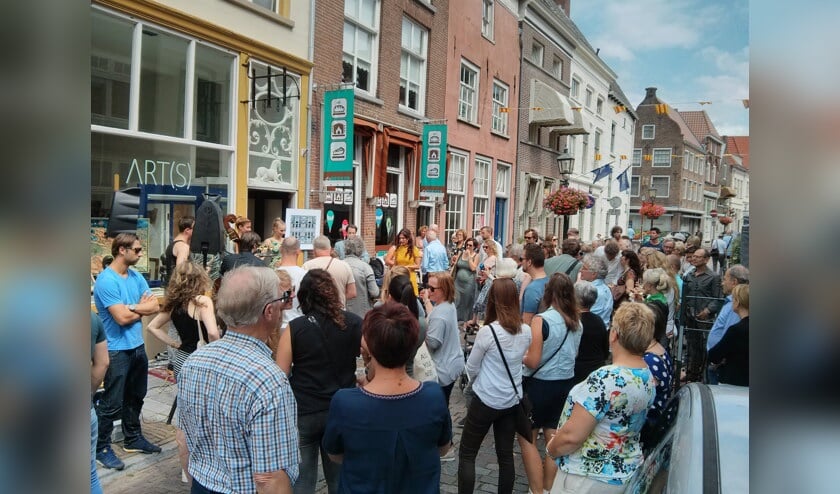 Pop-up shop event, met onder andere opening van Galerie ART(S), heeft centrum Grave een boost gegeven.