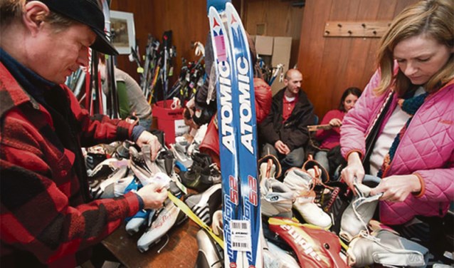 Tweedehandsmarkt op skibazaar Intersport Uden.