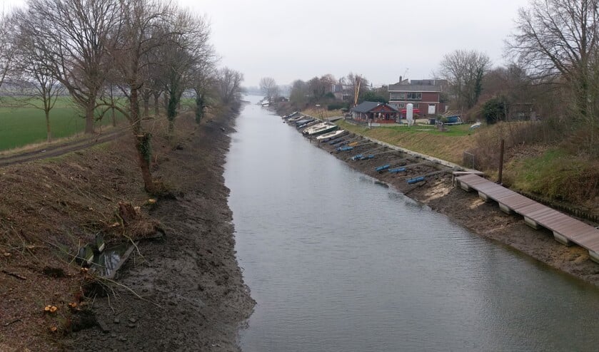 Het verbindingskanaal bij Mook stroomde in een tijdsbestek van een paar uur nagenoeg leeg.