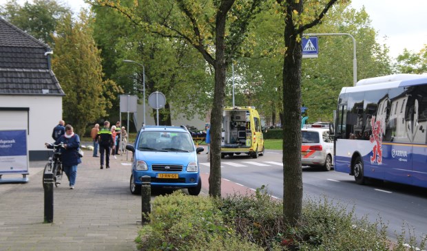 Het verkeer ondervond korte tijd hinder van het ongeval op de Burgemeester Verkuijlstraat. Foto: SK-Media