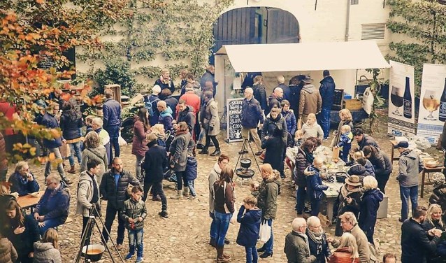 Een beeld van een eerder Pluk en Oogstfeest op Kasteel Tongelaar in Mill.