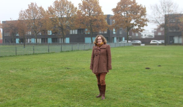 Maureen van Lanen bij de toekomstige buurttuin Piekenhoef