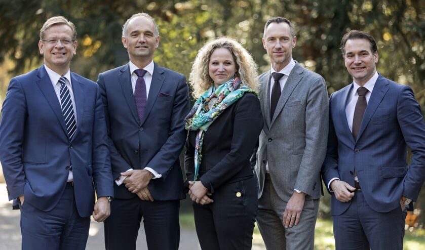 Jeroen Smarius (links) met de overige leden van het directieteam van de provincie.