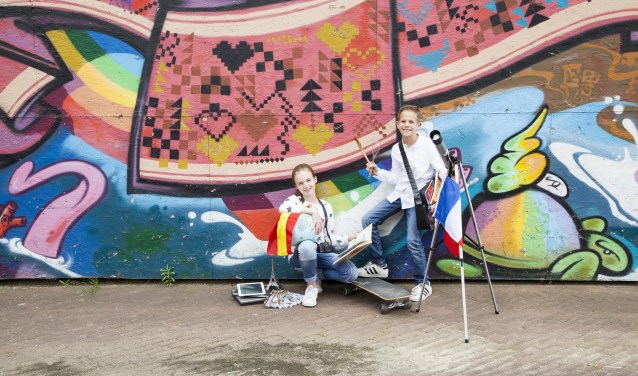 Kinderen worden in de Udense bieb meegenomen in de geschiedenis van de ruimtevaart.