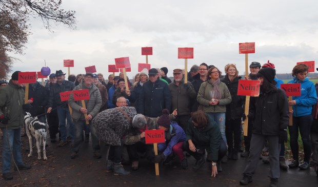 Breed protest tegen plannen van windmolens in het Reichswald.