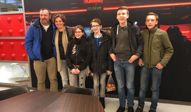Het samengestelde gezin van Corine Verdijk (tweede van links) was zondag in Hilversum voor de preview van de Zembla-docu.