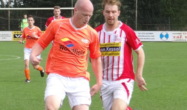 Ruud van Asseldonk (links) gaat lager spelen