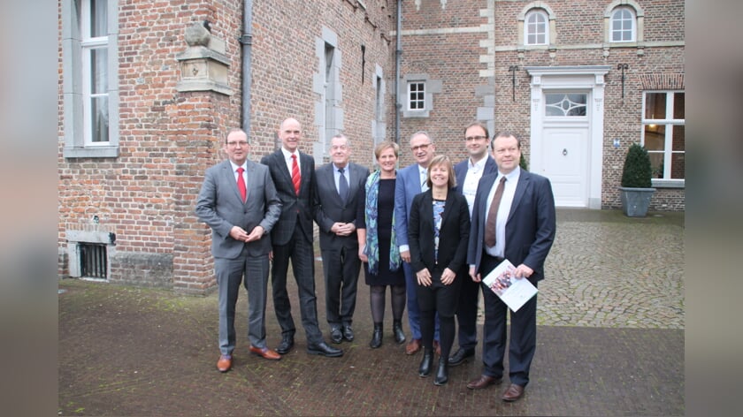 Vlnr: Eric van den Bogaard, Marcel Franzel, Harry van Rooijen, Coby van der Pas, Jan Goijaarts, Marijke Wilms, Menno Roozendaal en Eus Witlox.